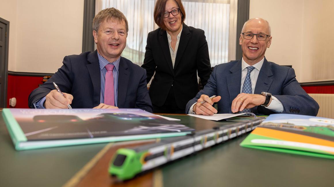Signature Ceremony Dart Plus Irish Rail for 18 additional X'trapolis trains