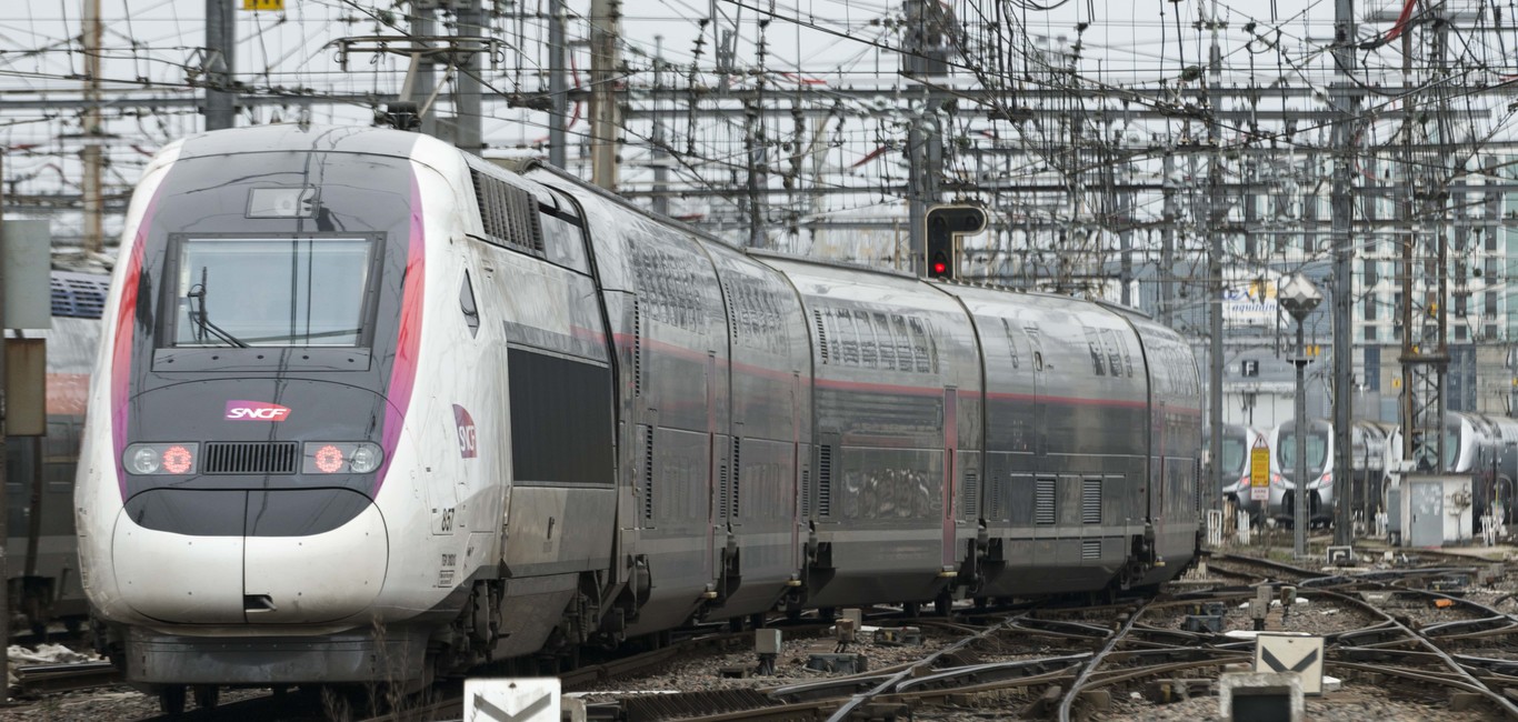 Intelligent and effective interlocking for train protection Intelligent and effective interlocking for train protection