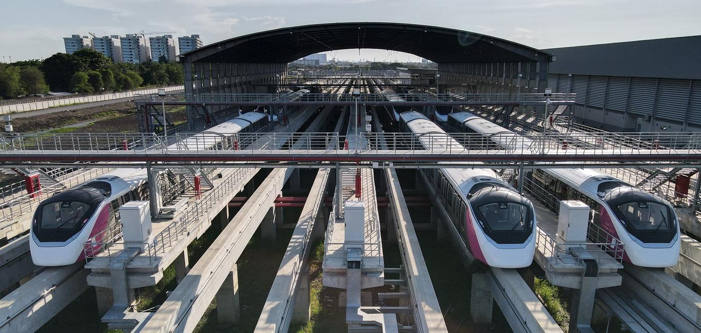 Pink_Yellow_Line_Monorail_Thailand.jpg