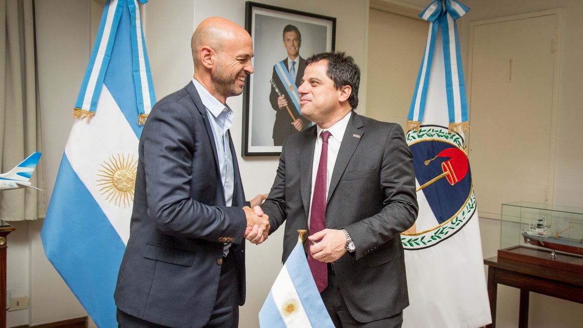 Guillermo Dietrich, Transport Minister in Argentina, and Ernesto Garberoglio, MD Alstom Argentina. 