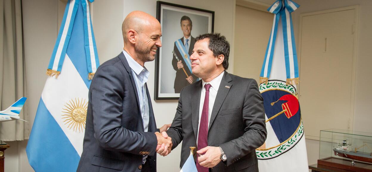 Guillermo Dietrich, Transport Minister in Argentina, and Ernesto Garberoglio, MD Alstom Argentina. 