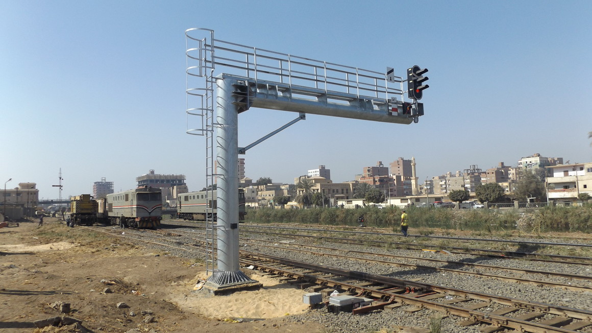 Signal Head cantilever, 5 installed in Mallawi