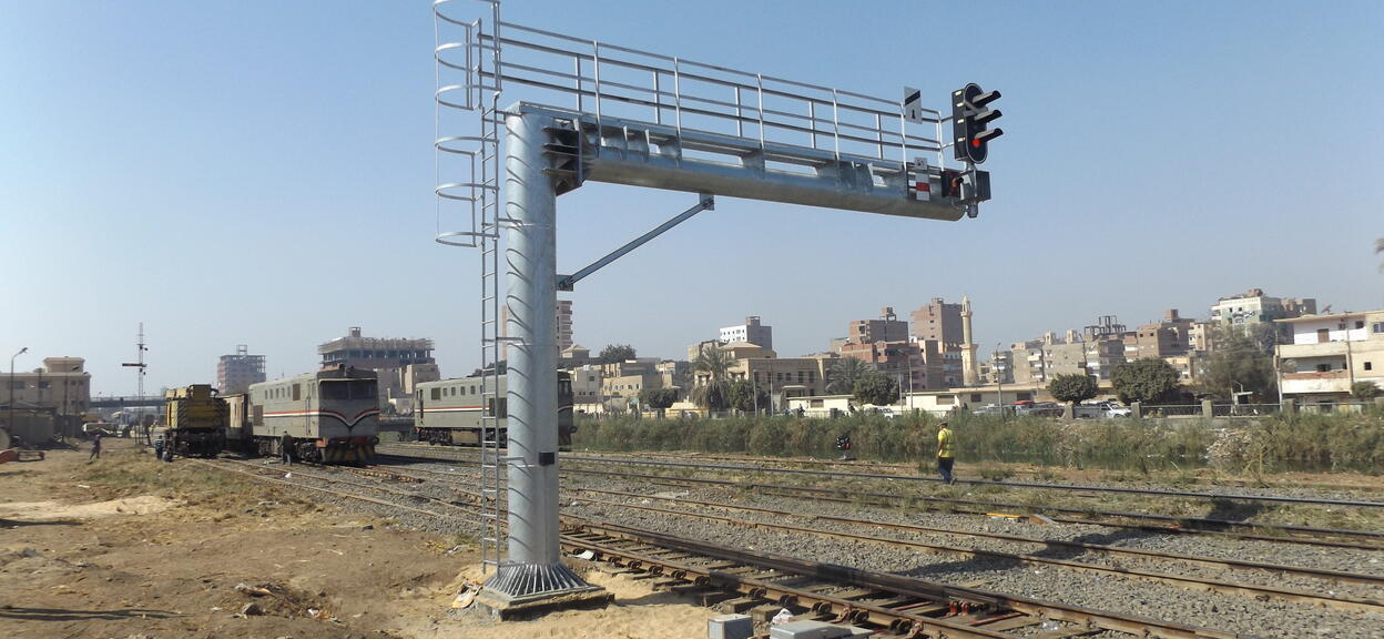 Signal Head cantilever, 5 installed in Mallawi