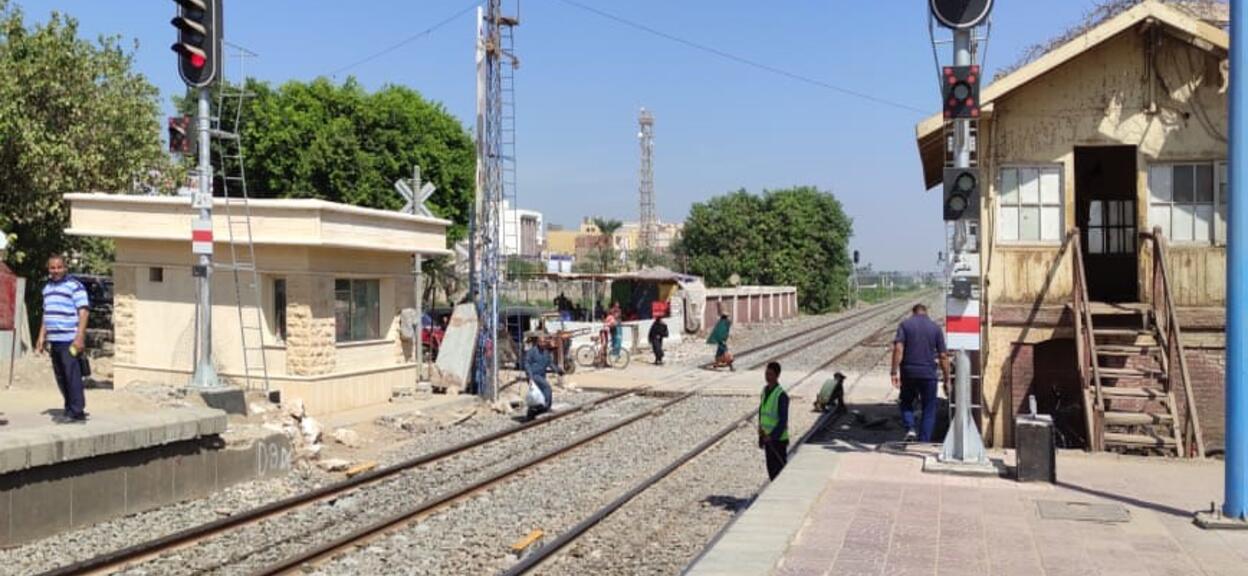Signal heads, LX supervisors and shunt signal on northern side of Matai platform