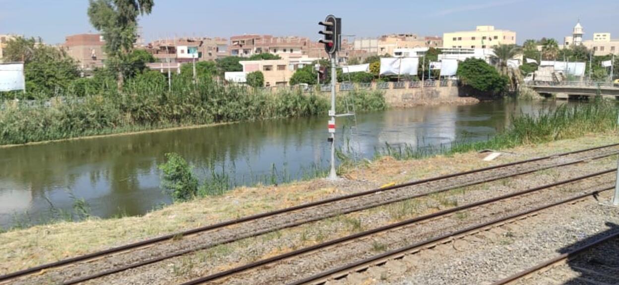 Signal head for siding railway