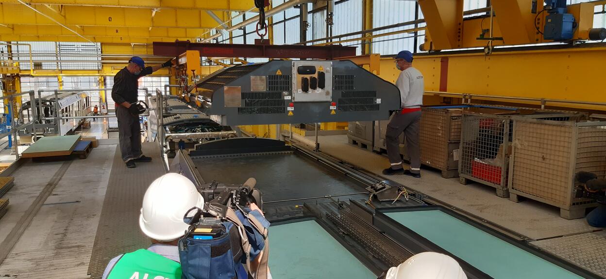 The fuel cell on the hook before detaching the iLint roof