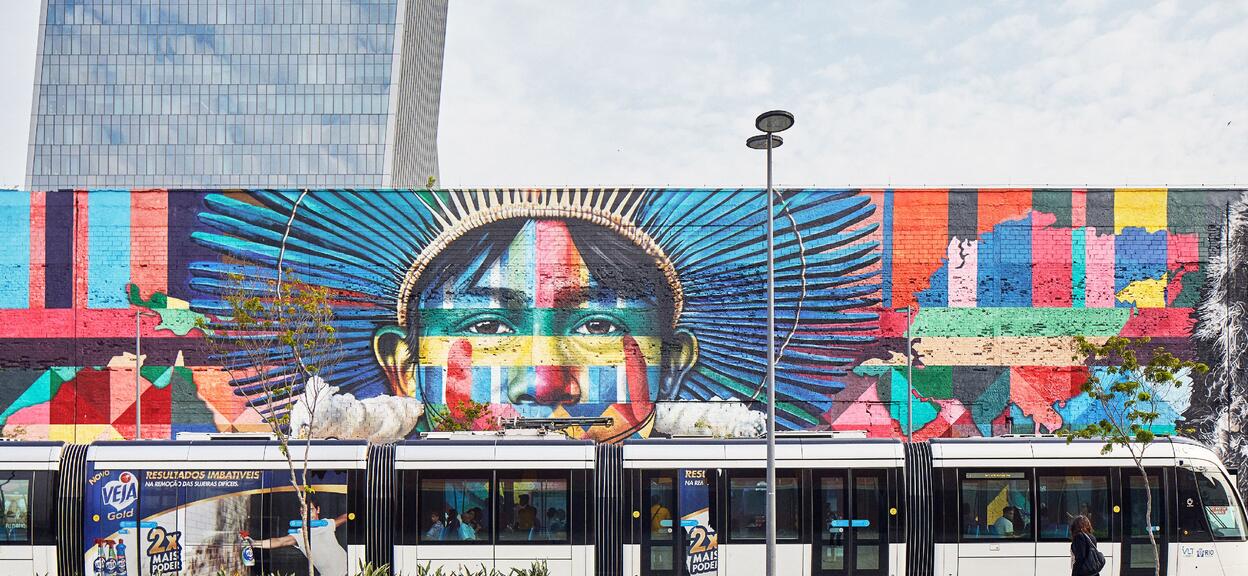 Citadis_tram_in_front_of_mural_Brazil