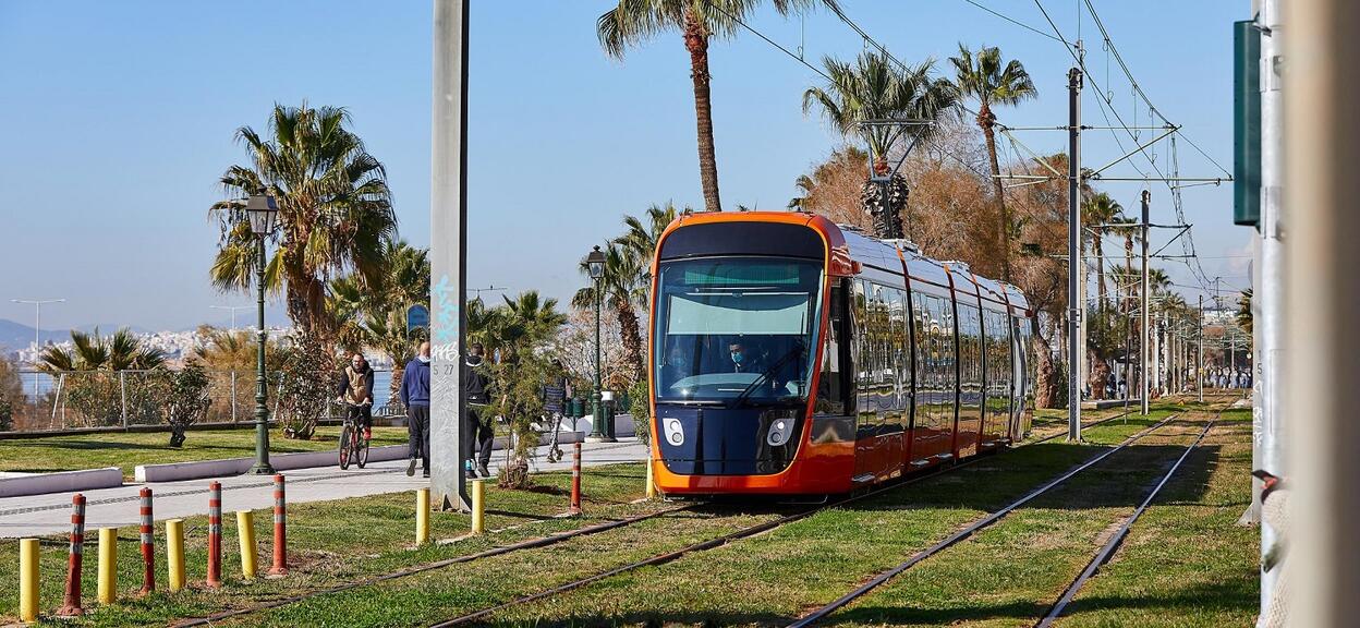 Citadis_X05_trams_start_passenger_service_in_Athens.jpg