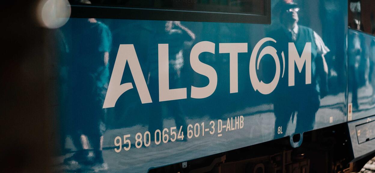 Side view of the Alstom Coradia iLint in the Czech republic