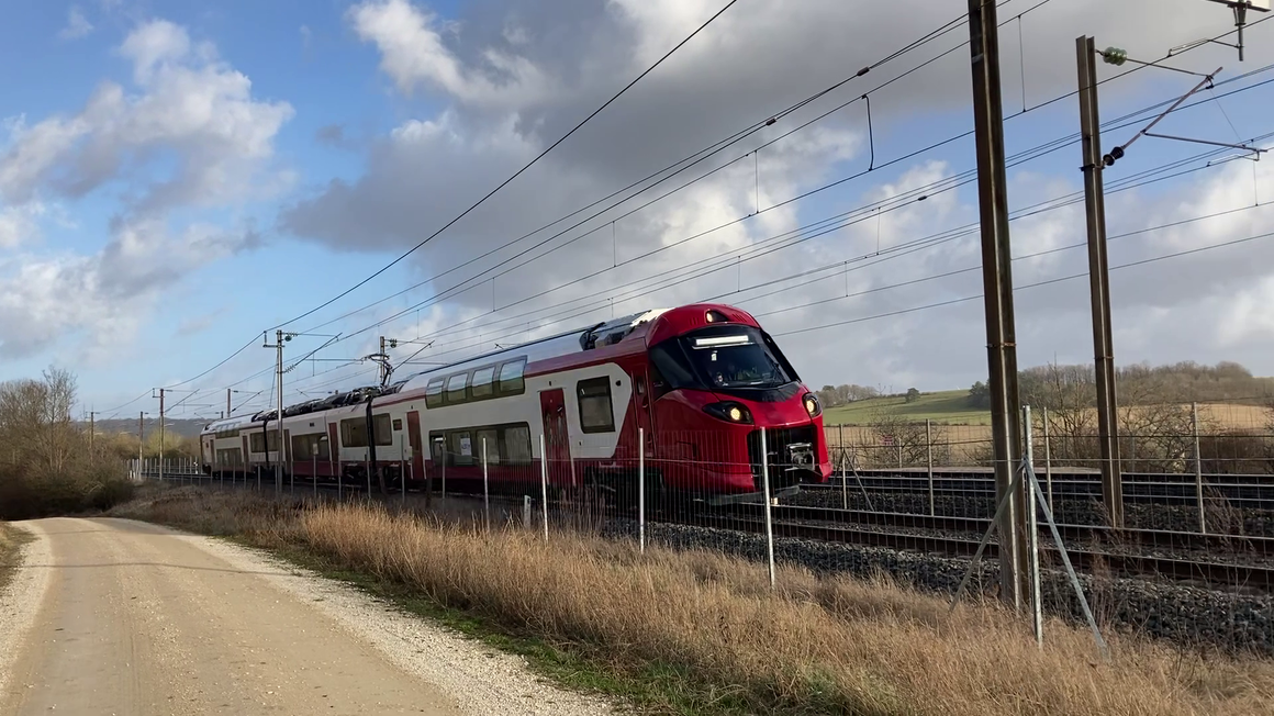 Coradia Stream for CFL on test track