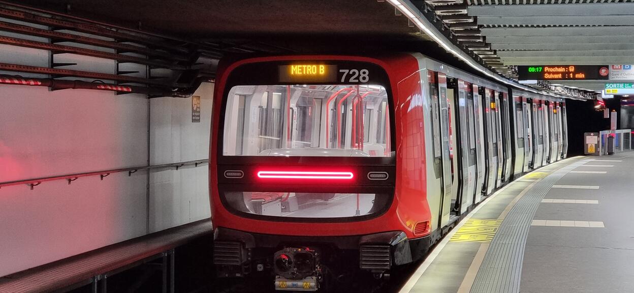 Metro MPL16 d'Alstom sur la ligne B du métro de Lyon