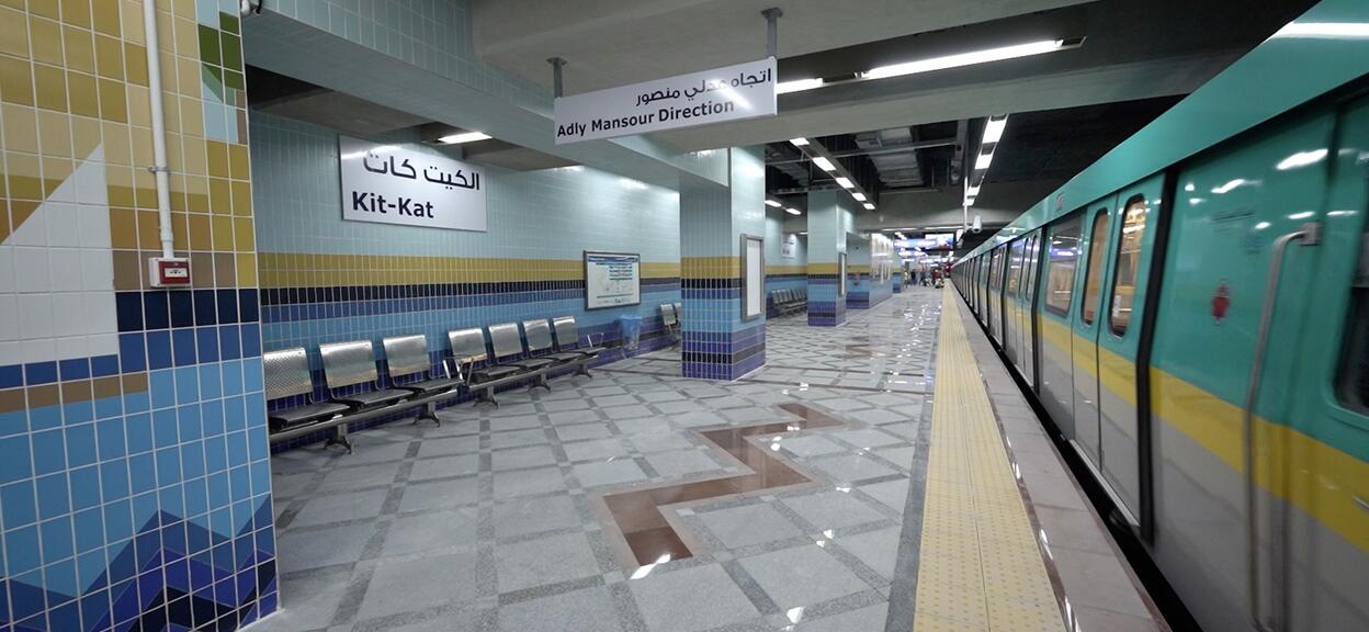 Train_Station_Cairo_Metro_Line_3.jpg