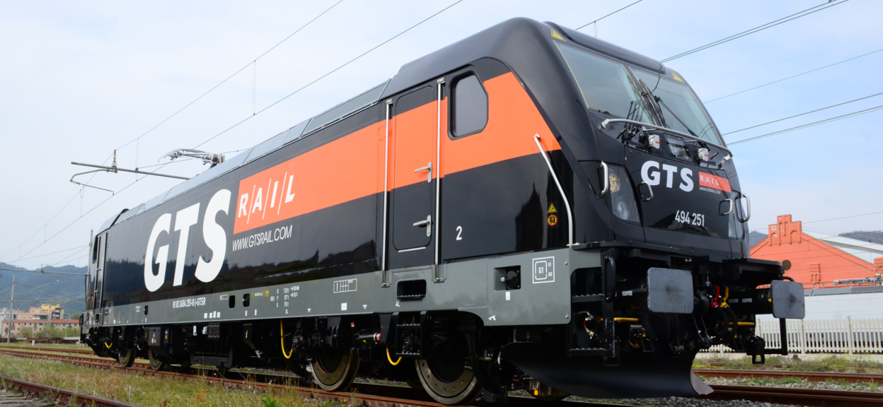 TRAXX_F140_DC_GTS_Rail_Reggio_locomotive_webstory