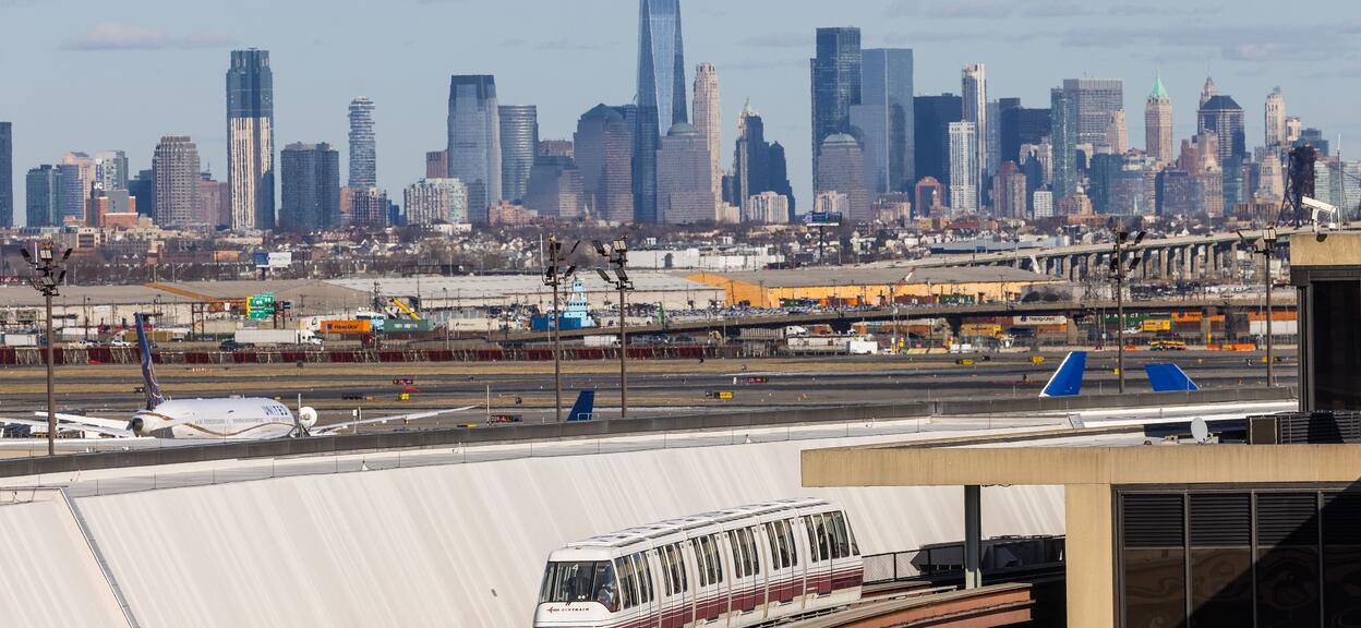Alstom Innovia at Newark airport