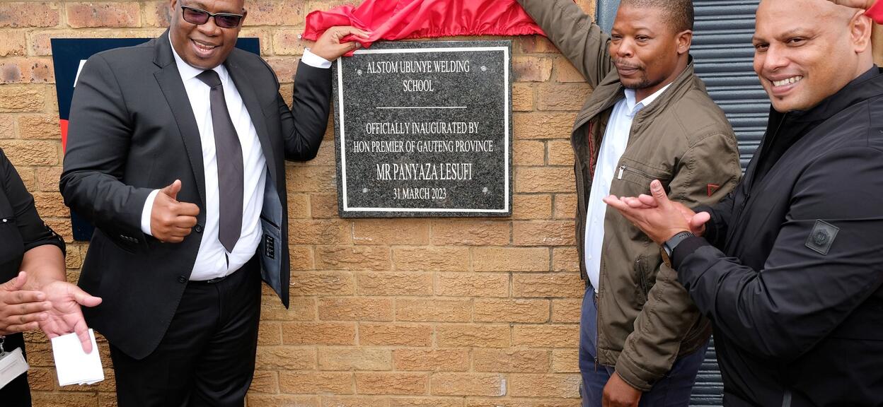 Gauteng_Premier_Unveils_Inuaguration_Plaque.jpg