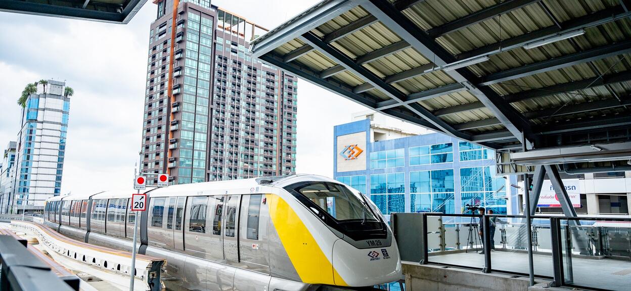 Yellow_Line_Bangkok_12.jpg