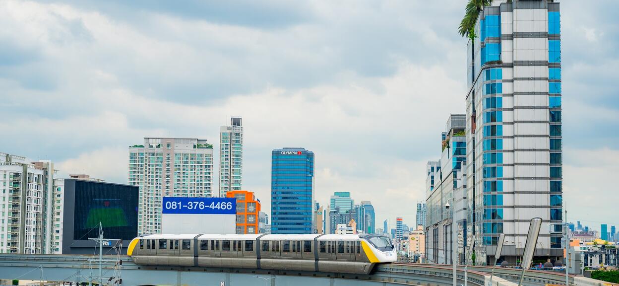 Yellow_Line_Bangkok_13.jpg