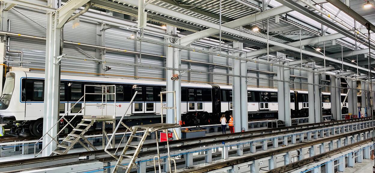 Neomma Marseille metro arrival