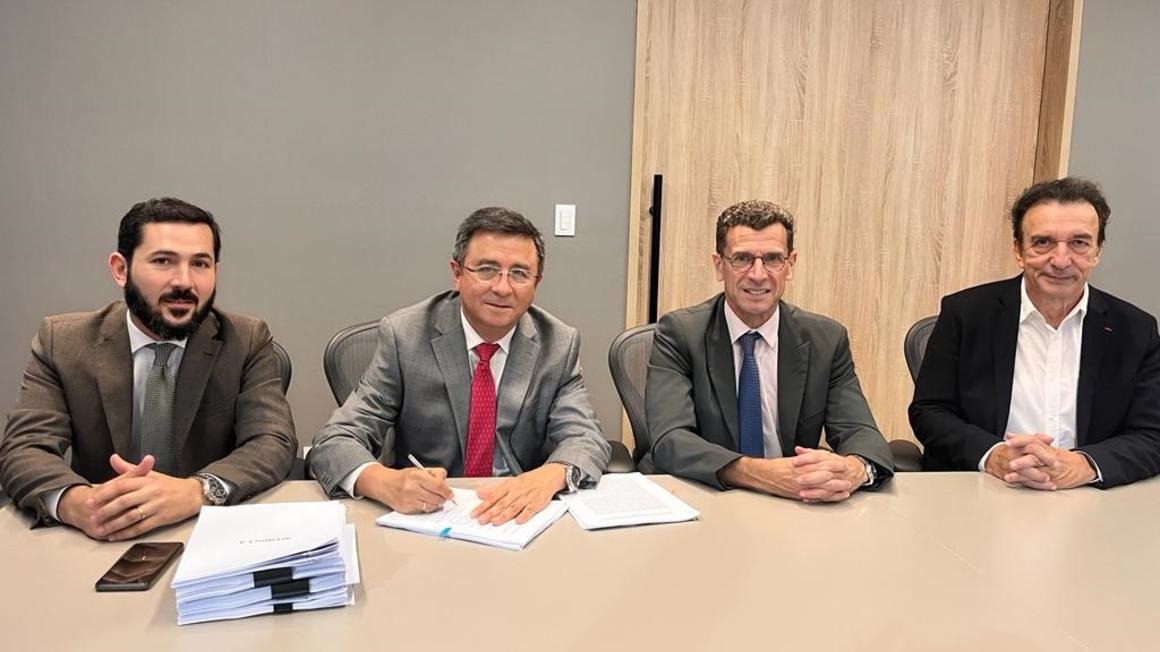 Copyright: ALSTOM Dominican Republic monorail system signing 2