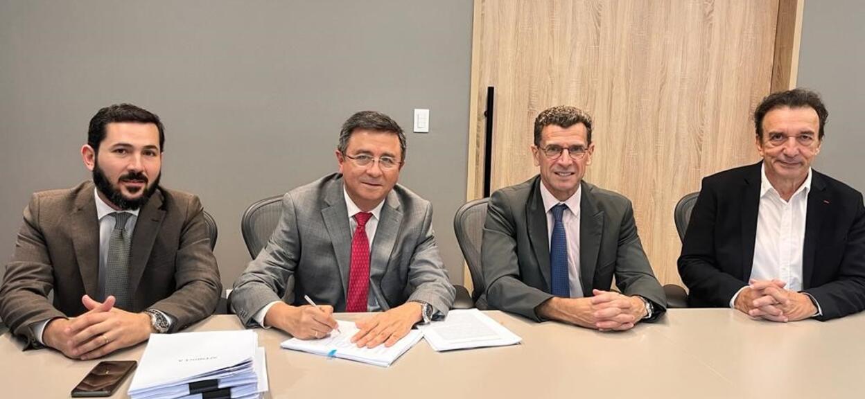 Dominican Republic monorail system signing 2