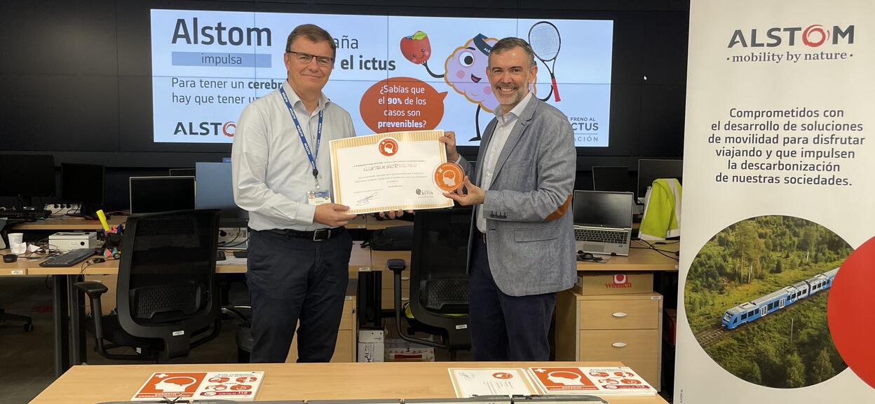 Antonio Rodríguez & Julio Agredano being awarded certificate