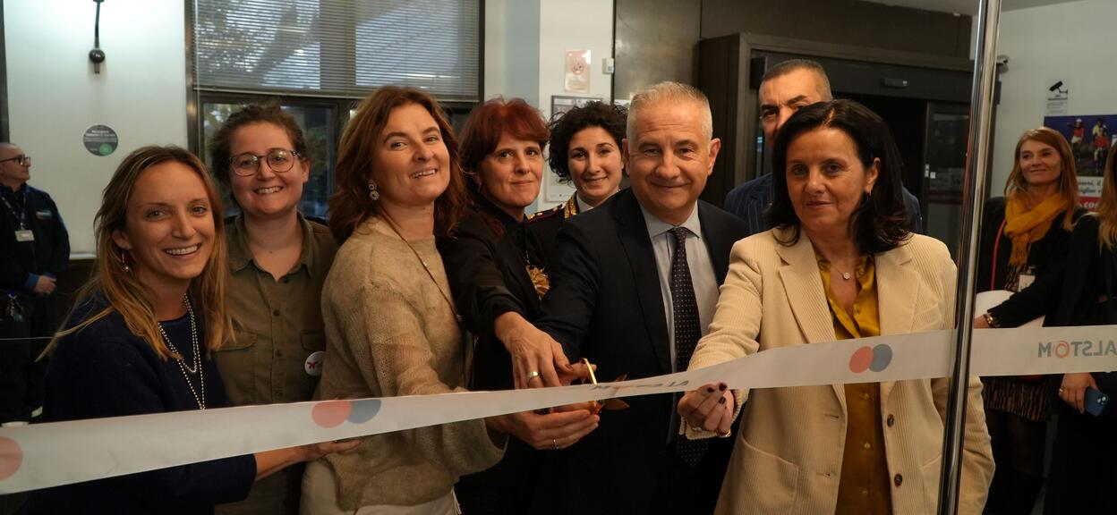 Alstom Italia employees cutting ribbon for LAUGH! opening
