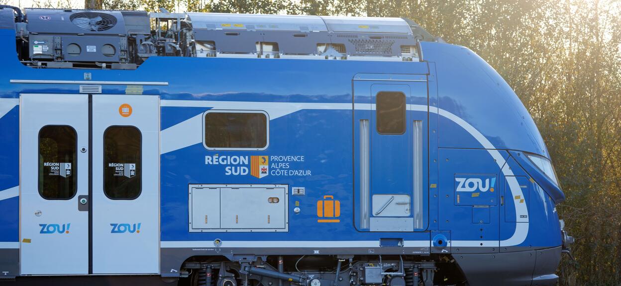 Omneo Premium Sud train beauty shot outside 