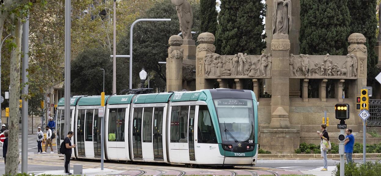 Alstom Citadis Trams running on the new APS infrastructure in Barcelona. The new tracks connect the two tram networks in the city through the Diagonal avenue, one of the most iconic streets of the city