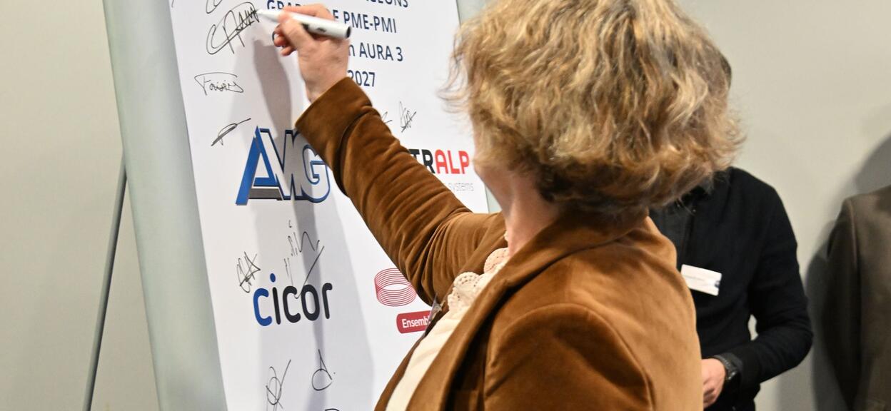 Signature de la Grappe par Catherine Marzin, CARE Rail