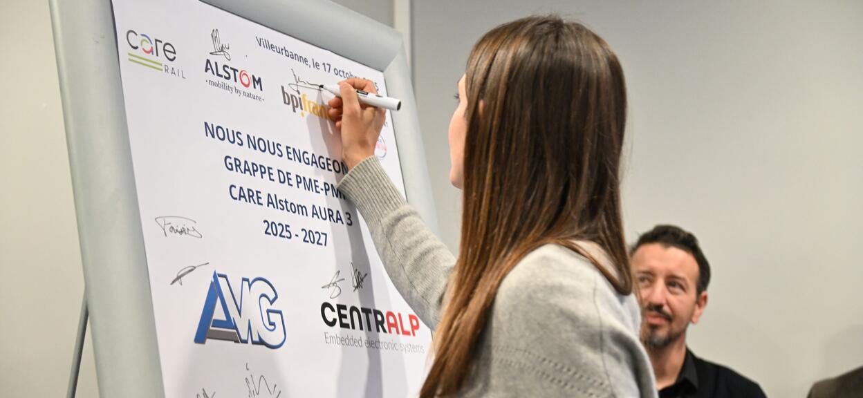 Signature de la grappe par Mme Ambre Fischer, BPIFrance