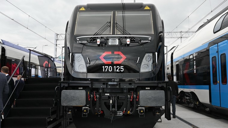 Trains and locos on tracks in Poland