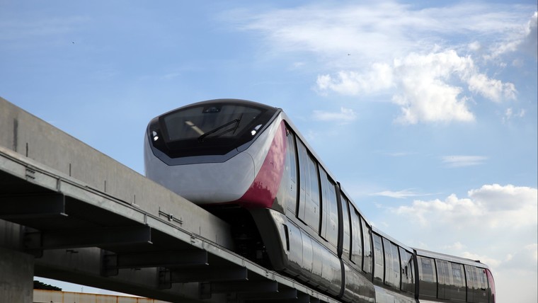 Innovia monorail Bangkok Pink and Yellow line