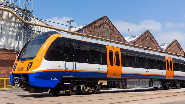 Trains périurbains Aventra pour Transport for London
