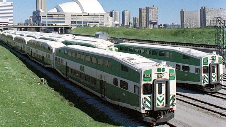 Voitures de train de banlieue à deux niveaux GO Transit de Metrolinx