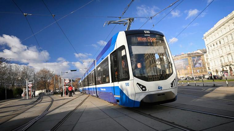 Badner Bahn Straßenbahn für Wiener Lokalbahnen