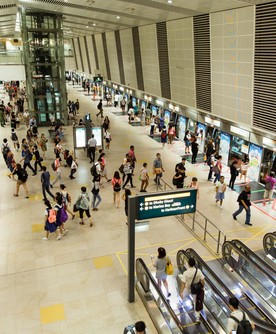 Singapore, Bishan Station : Platforms, Circle Line , people leaving and waiting the driverless metro. | Copyright/Ownership : Alstom/Arnaud Février