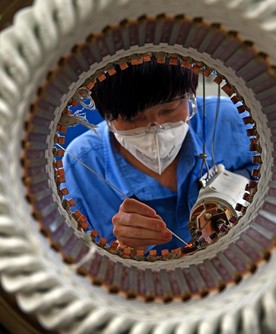 People at work on workshop at Xayeeco plant