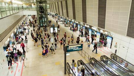 Singapore, Bishan Station : Platforms, Circle Line , people leaving and waiting the driverless metro. | Copyright/Ownership : Alstom/Arnaud Février