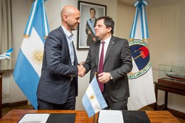 Guillermo Dietrich, Transport Minister in Argentina, and Ernesto Garberoglio, MD Alstom Argentina. 