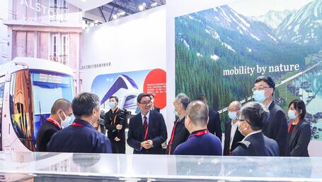 Jianwei_Zhang_receiving_VIP_delegation_visit