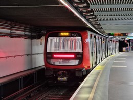 Metro MPL16 d'Alstom sur la ligne B du métro de Lyon