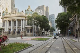 Citadis tram in circulation Cinelândia. Rio de Janeiro 159072.jpg