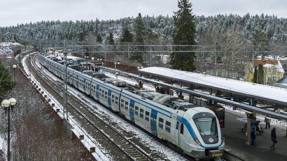 Elevated ¾ view of the Coradia Sweden train standing stationary at the platform of Kungsangen station, Sweden. February 2014.