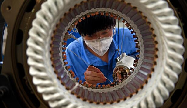 People at work on workshop at Xayeeco plant