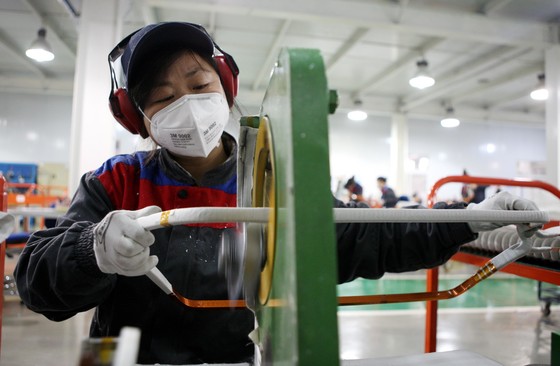 LI Hongying doing the machine insulation of KAZAK4 coil in coil line, Xi’an Alstom Yongji Electric Equipment Co., Ltd., Xayeeco, China, Feb 21, 2014
