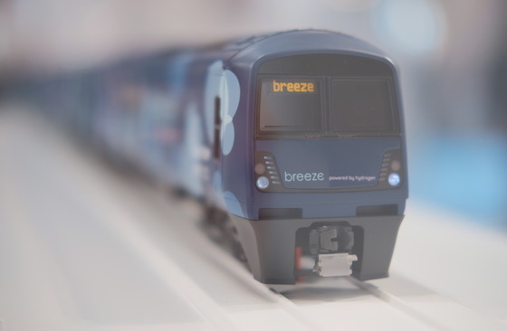 Alstom Eversholt Rail breeze hydrogen train model 1.JPG