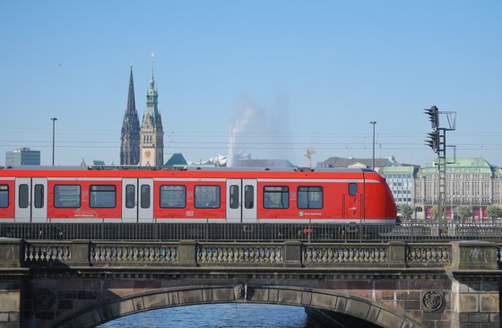 Commuter_trains_for_Hamburg