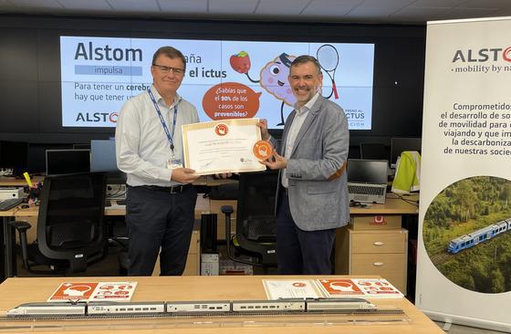 Antonio Rodríguez & Julio Agredano being awarded certificate