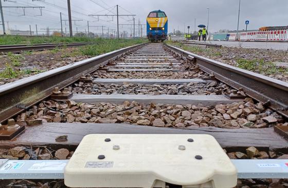 train on tracks 