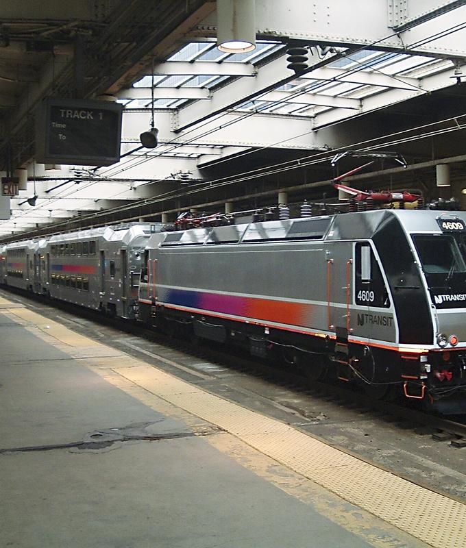 ALP 45DP loco in New Jersey, USA / © Alstom The ALP dual-power locomotive can operate on electrified and non-electrified routes.